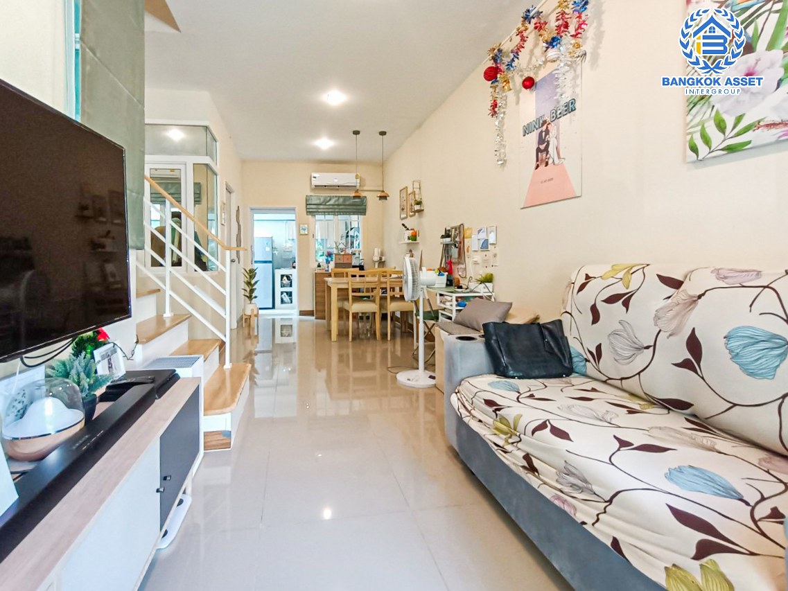 *****ทาวน์เฮ้าส์มือสองกรุงเทพมหานคร โครงการ โกลเด้นทาวน์ บางแค หลังมุม! เนื้อที่ 16.7 ตร.ว. ฟังก์ชัน 3 ห้องนอน 2 ห้องน้ำ 1 ที่จอดรถ แถมฟรี! 4 เครื่องปรับอากาศ 1 เครื่องทำน้ำอุ่น และเฟอร์นิเจอร์ทั้งหลัง บนทำเลเชื่อมต่อถนนกาญจนาภิเษก ใกล้รถไฟฟ้าสายสีน้ำเงิน "สถานีหลักสอง" และทางด่วน "พระราม 2"