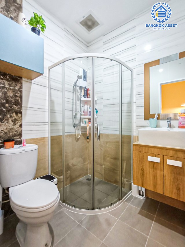 *****ทาวน์เฮ้าส์มือสองกรุงเทพมหานคร โครงการ โกลเด้นทาวน์ บางแค หลังมุม! เนื้อที่ 16.7 ตร.ว. ฟังก์ชัน 3 ห้องนอน 2 ห้องน้ำ 1 ที่จอดรถ แถมฟรี! 4 เครื่องปรับอากาศ 1 เครื่องทำน้ำอุ่น และเฟอร์นิเจอร์ทั้งหลัง บนทำเลเชื่อมต่อถนนกาญจนาภิเษก ใกล้รถไฟฟ้าสายสีน้ำเงิน "สถานีหลักสอง" และทางด่วน "พระราม 2"