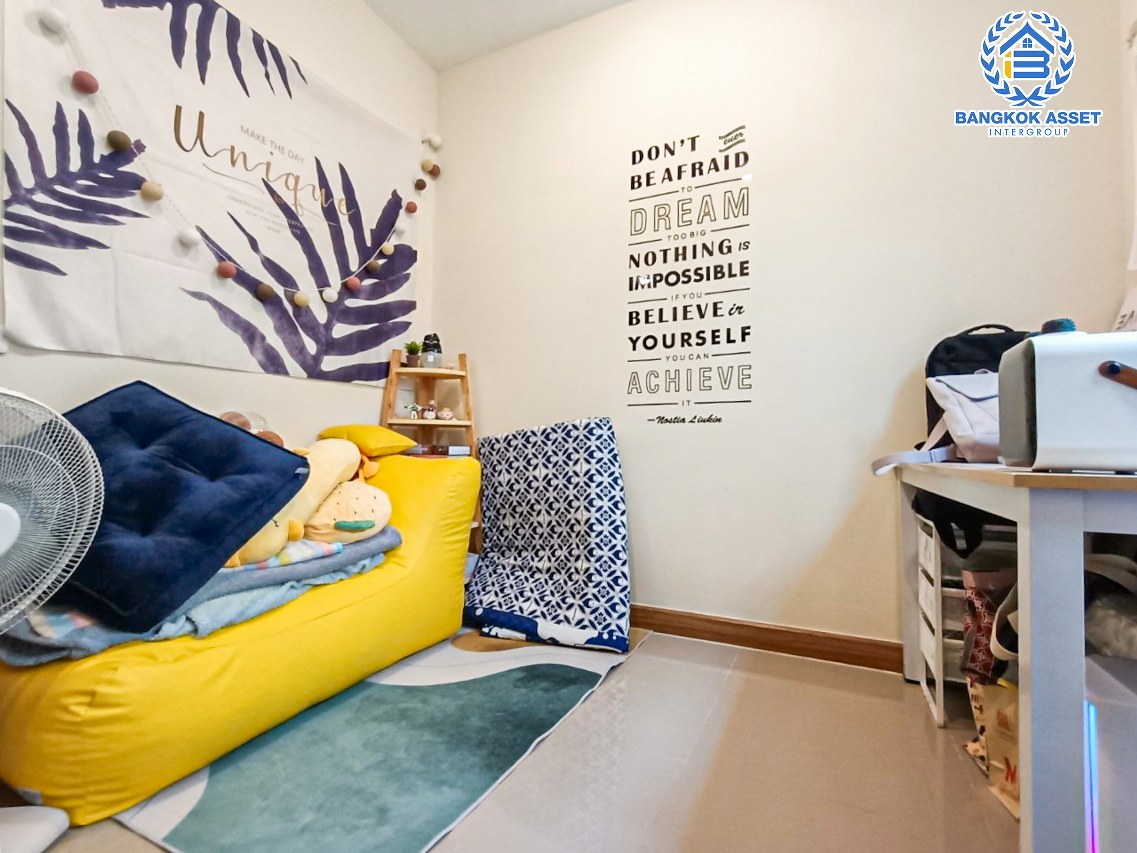 *****ทาวน์เฮ้าส์มือสองกรุงเทพมหานคร โครงการ โกลเด้นทาวน์ บางแค หลังมุม! เนื้อที่ 16.7 ตร.ว. ฟังก์ชัน 3 ห้องนอน 2 ห้องน้ำ 1 ที่จอดรถ แถมฟรี! 4 เครื่องปรับอากาศ 1 เครื่องทำน้ำอุ่น และเฟอร์นิเจอร์ทั้งหลัง บนทำเลเชื่อมต่อถนนกาญจนาภิเษก ใกล้รถไฟฟ้าสายสีน้ำเงิน "สถานีหลักสอง" และทางด่วน "พระราม 2"