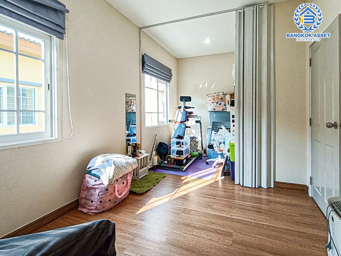 *****ทาวน์เฮ้าส์มือสองกรุงเทพมหานคร โครงการ โกลเด้นทาวน์ บางแค หลังมุม! เนื้อที่ 16.7 ตร.ว. ฟังก์ชัน 3 ห้องนอน 2 ห้องน้ำ 1 ที่จอดรถ แถมฟรี! 4 เครื่องปรับอากาศ 1 เครื่องทำน้ำอุ่น และเฟอร์นิเจอร์ทั้งหลัง บนทำเลเชื่อมต่อถนนกาญจนาภิเษก ใกล้รถไฟฟ้าสายสีน้ำเงิน "สถานีหลักสอง" และทางด่วน "พระราม 2"