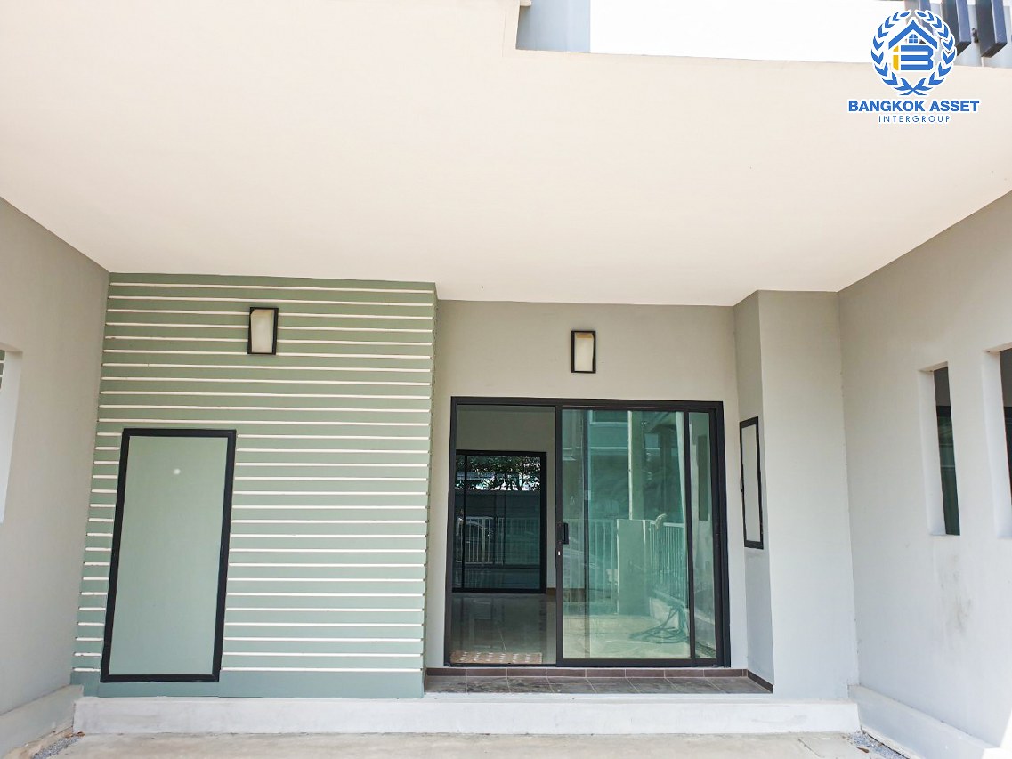 *****ทาวน์เฮ้าส์มือสองนนทบุรี หมู่บ้าน ลภาวัน23 สะพานนนทบุรี-บางบัวทอง เนื้อที่เกือบ 19 ตร.ว. ฟังก์ชัน 3 ห้องนอน 2 ห้องน้ำ 2 ที่จอดรถ บ้านใหม่ ไม่เคยเข้าอยู่ บนทำเลแห่งการเดินทาง เชื่อมต่อ ถนนสะพานนนทบุรี-บางบัวทอง, ถนนชัยพฤกษ์, ถนนศรีสมาน, ถนนราชพฤกษ์ จองเลย!