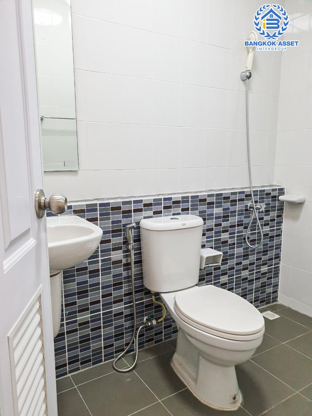 *****ทาวน์เฮ้าส์มือสองนนทบุรี หมู่บ้าน ลภาวัน23 สะพานนนทบุรี-บางบัวทอง เนื้อที่เกือบ 19 ตร.ว. ฟังก์ชัน 3 ห้องนอน 2 ห้องน้ำ 2 ที่จอดรถ บ้านใหม่ ไม่เคยเข้าอยู่ บนทำเลแห่งการเดินทาง เชื่อมต่อ ถนนสะพานนนทบุรี-บางบัวทอง, ถนนชัยพฤกษ์, ถนนศรีสมาน, ถนนราชพฤกษ์ จองเลย!