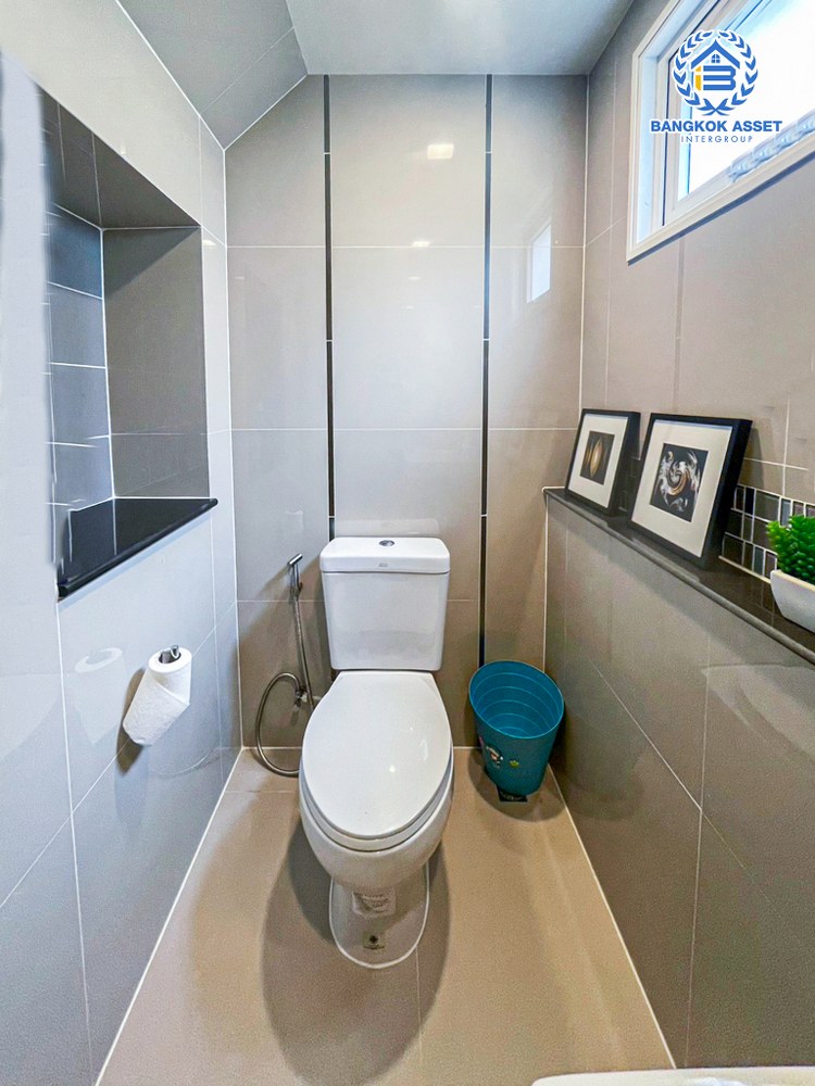 *****บ้านเดี่ยวมือสอง โครงการ สราญสิริ ติวานนท์-แจ้งวัฒนะ2 เนื้อที่ 52.90 ตร.ว. ฟังก์ชัน 3 ห้องนอน 3 ห้องน้ำ จอดรถได้ 2 คัน ดีไซน์ตอบโจทย์ทุกไลฟ์สไตล์  Living ชั้นบนกว้างขวาง โครงการทำเลติดถนนใหญ่ เชื่อมต่อถนนแจ้งวัฒนะ ถนนติวานนท์ ใกล้จุดขึ้น-ลงทางด่วน "ศรีสมาน"