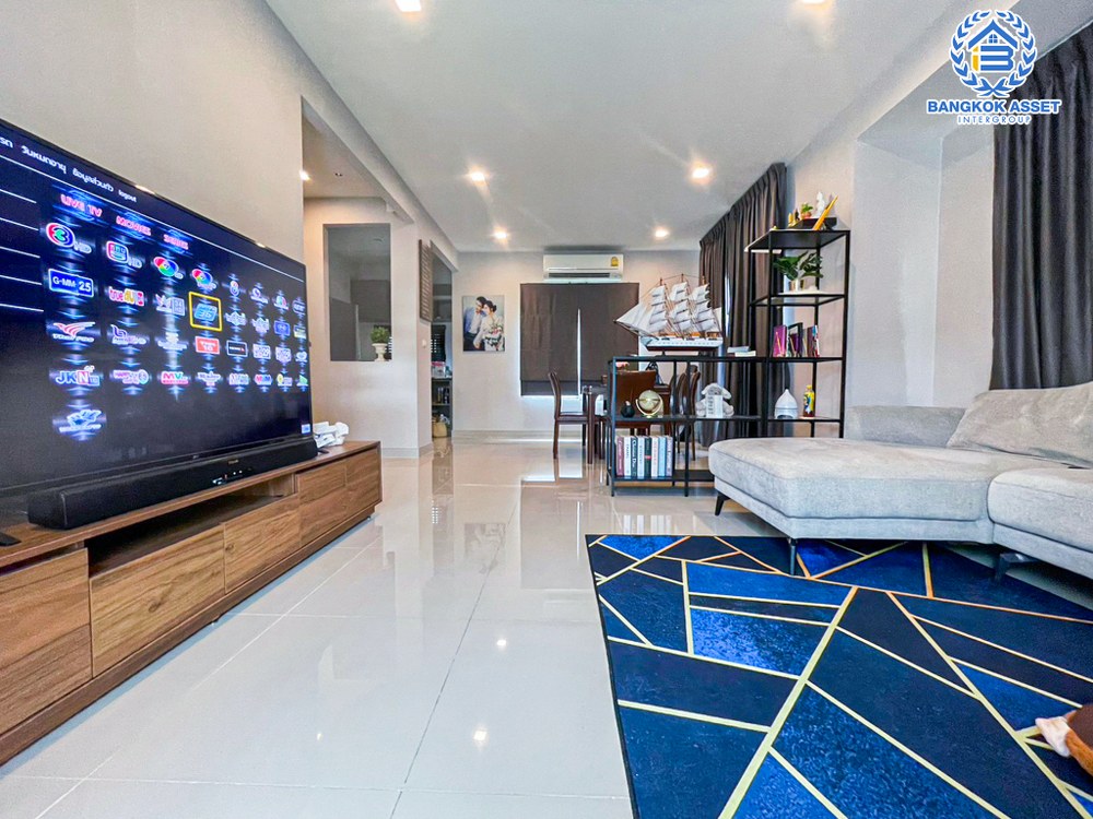 *****บ้านเดี่ยวมือสอง โครงการ สราญสิริ ติวานนท์-แจ้งวัฒนะ2 เนื้อที่ 52.90 ตร.ว. ฟังก์ชัน 3 ห้องนอน 3 ห้องน้ำ จอดรถได้ 2 คัน ดีไซน์ตอบโจทย์ทุกไลฟ์สไตล์  Living ชั้นบนกว้างขวาง โครงการทำเลติดถนนใหญ่ เชื่อมต่อถนนแจ้งวัฒนะ ถนนติวานนท์ ใกล้จุดขึ้น-ลงทางด่วน "ศรีสมาน"