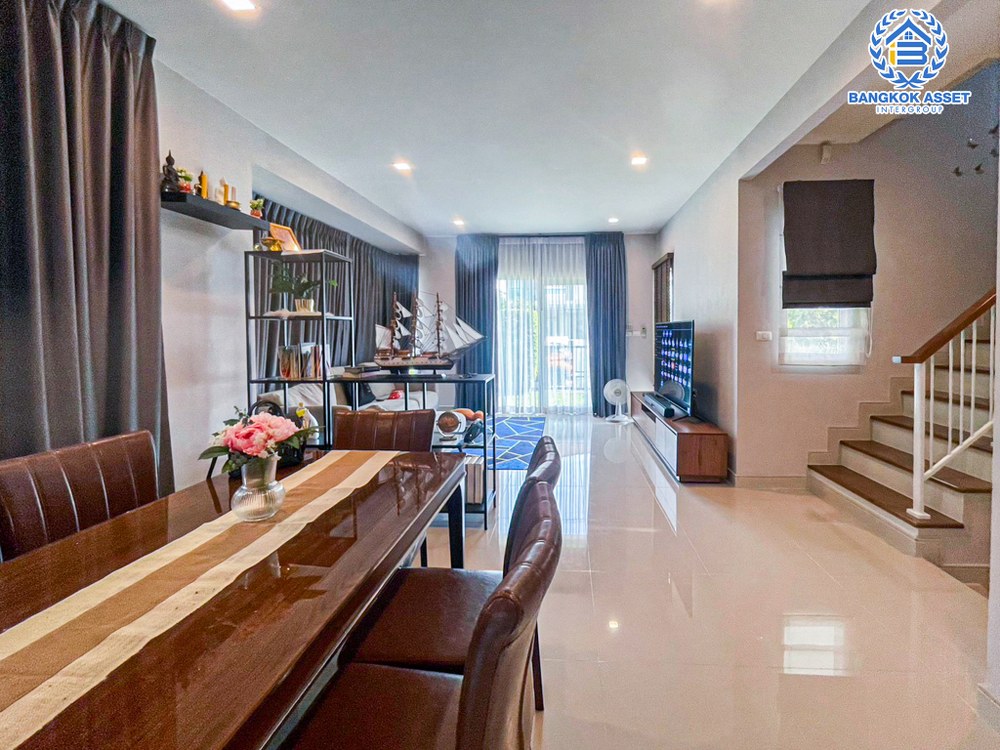 *****บ้านเดี่ยวมือสอง โครงการ สราญสิริ ติวานนท์-แจ้งวัฒนะ2 เนื้อที่ 52.90 ตร.ว. ฟังก์ชัน 3 ห้องนอน 3 ห้องน้ำ จอดรถได้ 2 คัน ดีไซน์ตอบโจทย์ทุกไลฟ์สไตล์  Living ชั้นบนกว้างขวาง โครงการทำเลติดถนนใหญ่ เชื่อมต่อถนนแจ้งวัฒนะ ถนนติวานนท์ ใกล้จุดขึ้น-ลงทางด่วน "ศรีสมาน"