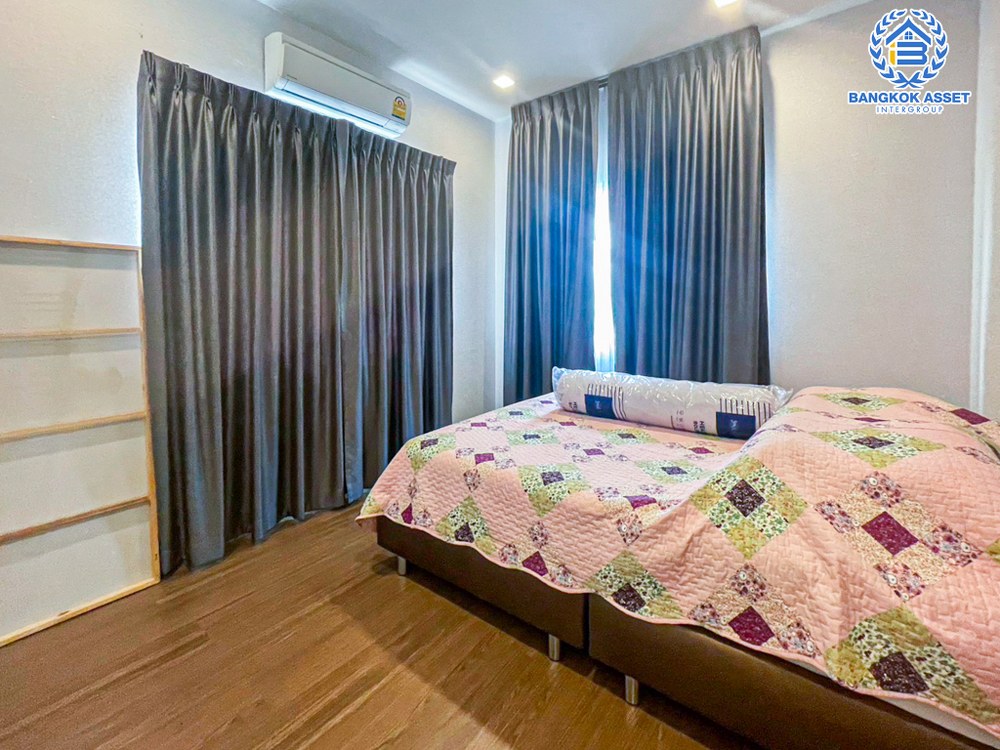 *****บ้านเดี่ยวมือสอง โครงการ สราญสิริ ติวานนท์-แจ้งวัฒนะ2 เนื้อที่ 52.90 ตร.ว. ฟังก์ชัน 3 ห้องนอน 3 ห้องน้ำ จอดรถได้ 2 คัน ดีไซน์ตอบโจทย์ทุกไลฟ์สไตล์  Living ชั้นบนกว้างขวาง โครงการทำเลติดถนนใหญ่ เชื่อมต่อถนนแจ้งวัฒนะ ถนนติวานนท์ ใกล้จุดขึ้น-ลงทางด่วน "ศรีสมาน"