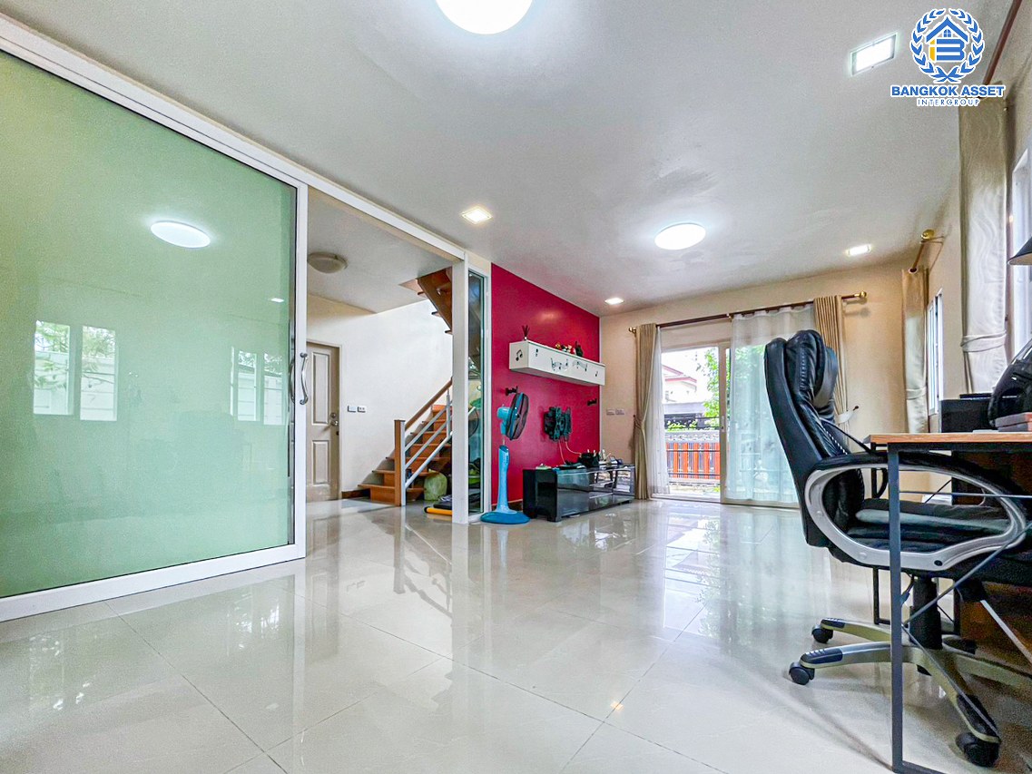 *****บ้านเดี่ยวมือสองนนทบุรี โครงการ พฤกษาวิลเลจ11 ท่าอิฐ หลังมุม! เนื้อที่กว้างมากถึง 60.3 ตร.ว. ฟังก์ชัน 3 ห้องนอน 2 ห้องน้ำ 2 ที่จอดรถ บ้านสวย สภาพดี บนทำเลศักยภาพ เชื่อมต่อ ถ.รัตนาธิเบศร์ และถ.ราชพฤกษ์ ใกล้รถไฟฟ้าสายสีม่วง "สถานีบางรักน้อยท่าอิฐ" จองด่วน!