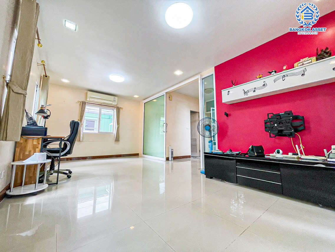 *****บ้านเดี่ยวมือสองนนทบุรี โครงการ พฤกษาวิลเลจ11 ท่าอิฐ หลังมุม! เนื้อที่กว้างมากถึง 60.3 ตร.ว. ฟังก์ชัน 3 ห้องนอน 2 ห้องน้ำ 2 ที่จอดรถ บ้านสวย สภาพดี บนทำเลศักยภาพ เชื่อมต่อ ถ.รัตนาธิเบศร์ และถ.ราชพฤกษ์ ใกล้รถไฟฟ้าสายสีม่วง "สถานีบางรักน้อยท่าอิฐ" จองด่วน!