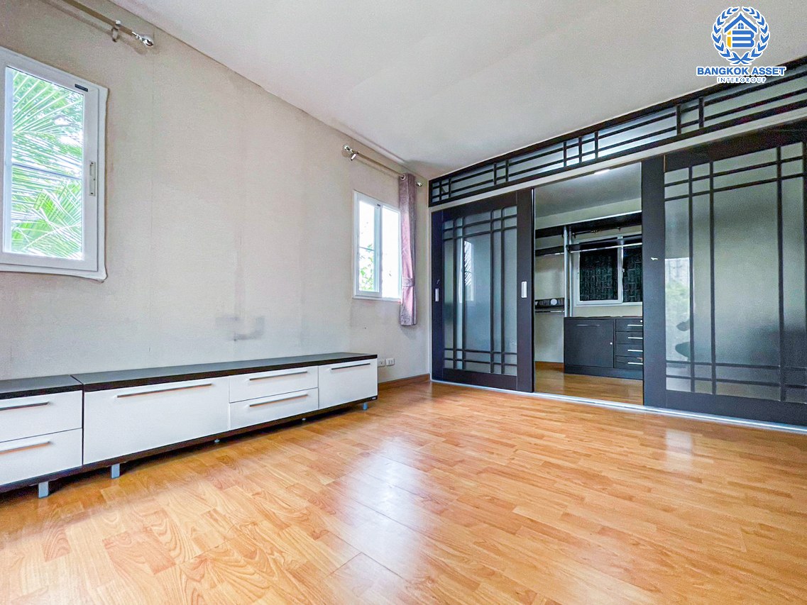 *****บ้านเดี่ยวมือสองนนทบุรี โครงการ พฤกษาวิลเลจ11 ท่าอิฐ หลังมุม! เนื้อที่กว้างมากถึง 60.3 ตร.ว. ฟังก์ชัน 3 ห้องนอน 2 ห้องน้ำ 2 ที่จอดรถ บ้านสวย สภาพดี บนทำเลศักยภาพ เชื่อมต่อ ถ.รัตนาธิเบศร์ และถ.ราชพฤกษ์ ใกล้รถไฟฟ้าสายสีม่วง "สถานีบางรักน้อยท่าอิฐ" จองด่วน!