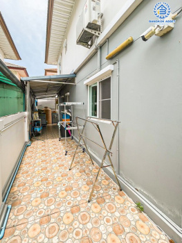 *****บ้านเดี่ยวมือสองนนทบุรี โครงการ พฤกษาวิลเลจ11 ท่าอิฐ หลังมุม! เนื้อที่กว้างมากถึง 60.3 ตร.ว. ฟังก์ชัน 3 ห้องนอน 2 ห้องน้ำ 2 ที่จอดรถ บ้านสวย สภาพดี บนทำเลศักยภาพ เชื่อมต่อ ถ.รัตนาธิเบศร์ และถ.ราชพฤกษ์ ใกล้รถไฟฟ้าสายสีม่วง "สถานีบางรักน้อยท่าอิฐ" จองด่วน!