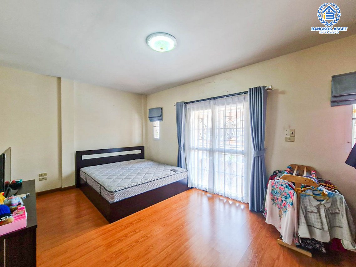 *****ทาวน์เฮ้าส์มือสองปทุมธานี หมู่บ้าน ซื่อตรง รังสิต-คลอง3 เนื้อที่กว้าง 33.3 ตร.ว. ฟังก์ชัน 3 ห้องนอน 2 ห้องน้ำ 2 ที่จอดรถ บ้านสภาพดี แถมฟรี! เครื่องปรับอากาศ, เครื่องทำน้ำอุ่น และเครื่องดูดควัน บนทำเลใกล้ดรีมเวิล์ด จะเข้าเมืองก็ได้ จะไปต่างจังหวัดก็สะดวก เชื่อมต่อถนนรังสิต-นครนายก, ถนนพหลโยธิน ใกล้ฟิวเจอร์พาร์ค รังสิต