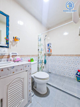 *****ทาวน์เฮ้าส์มือสองปทุมธานี หมู่บ้าน ซื่อตรง รังสิต-คลอง3 เนื้อที่กว้าง 33.3 ตร.ว. ฟังก์ชัน 3 ห้องนอน 2 ห้องน้ำ 2 ที่จอดรถ บ้านสภาพดี แถมฟรี! เครื่องปรับอากาศ, เครื่องทำน้ำอุ่น และเครื่องดูดควัน บนทำเลใกล้ดรีมเวิล์ด จะเข้าเมืองก็ได้ จะไปต่างจังหวัดก็สะดวก เชื่อมต่อถนนรังสิต-นครนายก, ถนนพหลโยธิน ใกล้ฟิวเจอร์พาร์ค รังสิต