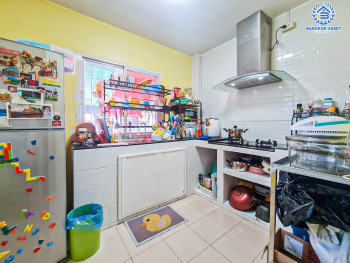 *****ทาวน์เฮ้าส์มือสองปทุมธานี หมู่บ้าน ซื่อตรง รังสิต-คลอง3 เนื้อที่กว้าง 33.3 ตร.ว. ฟังก์ชัน 3 ห้องนอน 2 ห้องน้ำ 2 ที่จอดรถ บ้านสภาพดี แถมฟรี! เครื่องปรับอากาศ, เครื่องทำน้ำอุ่น และเครื่องดูดควัน บนทำเลใกล้ดรีมเวิล์ด จะเข้าเมืองก็ได้ จะไปต่างจังหวัดก็สะดวก เชื่อมต่อถนนรังสิต-นครนายก, ถนนพหลโยธิน ใกล้ฟิวเจอร์พาร์ค รังสิต