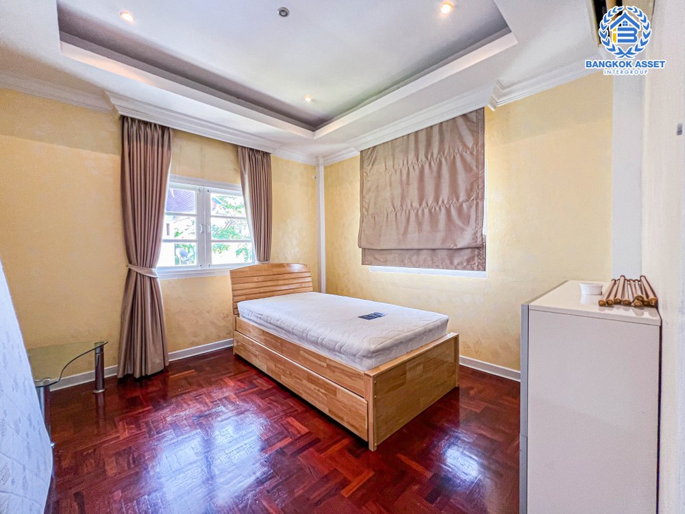 *****บ้านเดี่ยวมือสอง โครงการ อุทยานทอง แจ้งวัฒนะ หลังมุม เนื้อที่ 64 ตร.ว. ฟังก์ชัน 3 ห้องนอน 2 ห้องน้ำ 1 ที่จอดรถ ทำเลเดินทางสะดวก บนถนนแจ้งวัฒนะ อยู่ตรงข้ามเซ็นทรัลแจ้งวัฒนะ ใกล้รถไฟฟ้าสายสีชมพู "สถานีแจ้งวัฒนะ-ปากเกร็ด28" และจุดขึ้นทางด่วน "แจ้งวัฒนะ"