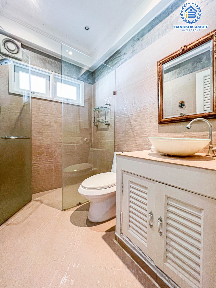 *****บ้านเดี่ยวมือสอง โครงการ อุทยานทอง แจ้งวัฒนะ หลังมุม เนื้อที่ 64 ตร.ว. ฟังก์ชัน 3 ห้องนอน 2 ห้องน้ำ 1 ที่จอดรถ ทำเลเดินทางสะดวก บนถนนแจ้งวัฒนะ อยู่ตรงข้ามเซ็นทรัลแจ้งวัฒนะ ใกล้รถไฟฟ้าสายสีชมพู "สถานีแจ้งวัฒนะ-ปากเกร็ด28" และจุดขึ้นทางด่วน "แจ้งวัฒนะ"