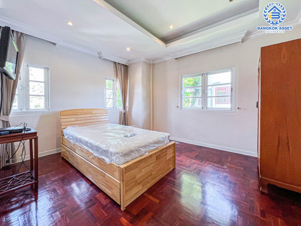 *****บ้านเดี่ยวมือสอง โครงการ อุทยานทอง แจ้งวัฒนะ หลังมุม เนื้อที่ 64 ตร.ว. ฟังก์ชัน 3 ห้องนอน 2 ห้องน้ำ 1 ที่จอดรถ ทำเลเดินทางสะดวก บนถนนแจ้งวัฒนะ อยู่ตรงข้ามเซ็นทรัลแจ้งวัฒนะ ใกล้รถไฟฟ้าสายสีชมพู "สถานีแจ้งวัฒนะ-ปากเกร็ด28" และจุดขึ้นทางด่วน "แจ้งวัฒนะ"