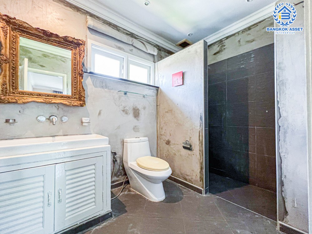 *****บ้านเดี่ยวมือสอง โครงการ อุทยานทอง แจ้งวัฒนะ หลังมุม เนื้อที่ 64 ตร.ว. ฟังก์ชัน 3 ห้องนอน 2 ห้องน้ำ 1 ที่จอดรถ ทำเลเดินทางสะดวก บนถนนแจ้งวัฒนะ อยู่ตรงข้ามเซ็นทรัลแจ้งวัฒนะ ใกล้รถไฟฟ้าสายสีชมพู "สถานีแจ้งวัฒนะ-ปากเกร็ด28" และจุดขึ้นทางด่วน "แจ้งวัฒนะ"