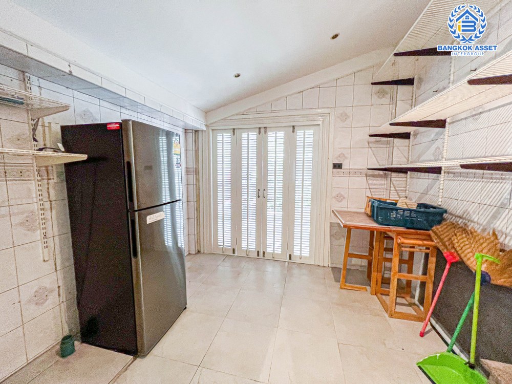 *****บ้านเดี่ยวมือสอง โครงการ อุทยานทอง แจ้งวัฒนะ หลังมุม เนื้อที่ 64 ตร.ว. ฟังก์ชัน 3 ห้องนอน 2 ห้องน้ำ 1 ที่จอดรถ ทำเลเดินทางสะดวก บนถนนแจ้งวัฒนะ อยู่ตรงข้ามเซ็นทรัลแจ้งวัฒนะ ใกล้รถไฟฟ้าสายสีชมพู "สถานีแจ้งวัฒนะ-ปากเกร็ด28" และจุดขึ้นทางด่วน "แจ้งวัฒนะ"