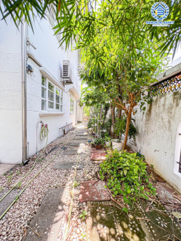 *****บ้านเดี่ยวมือสอง โครงการ อุทยานทอง แจ้งวัฒนะ หลังมุม เนื้อที่ 64 ตร.ว. ฟังก์ชัน 3 ห้องนอน 2 ห้องน้ำ 1 ที่จอดรถ ทำเลเดินทางสะดวก บนถนนแจ้งวัฒนะ อยู่ตรงข้ามเซ็นทรัลแจ้งวัฒนะ ใกล้รถไฟฟ้าสายสีชมพู "สถานีแจ้งวัฒนะ-ปากเกร็ด28" และจุดขึ้นทางด่วน "แจ้งวัฒนะ"