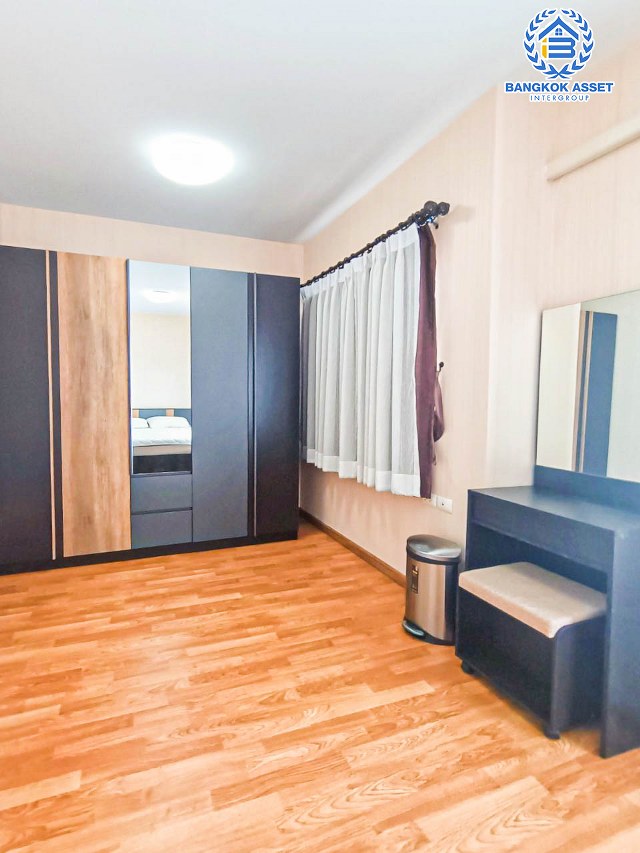 ทาวน์เฮ้าส์มือสองปทุมธานี โครงการ เจทาวน์ รังสิต-คลอง1 เนื้อที่เกือบ 18 ตร.ว. ฟังก์ชัน 4 ห้องนอน 2 ห้องน้ำ 1 ที่จอดรถ แถมฟรี! 4 เครื่องปรับอากาศ บนทำเลเข้า-ออกกรุงเทพฯ สะดวกสุดๆ เชื่อมต่อ ถนนรังสิต-นครนายก, ถนนพหลโยธิน ใกล้รถไฟฟ้าสายสีแดง "สถานีรังสิต" จองเลย!