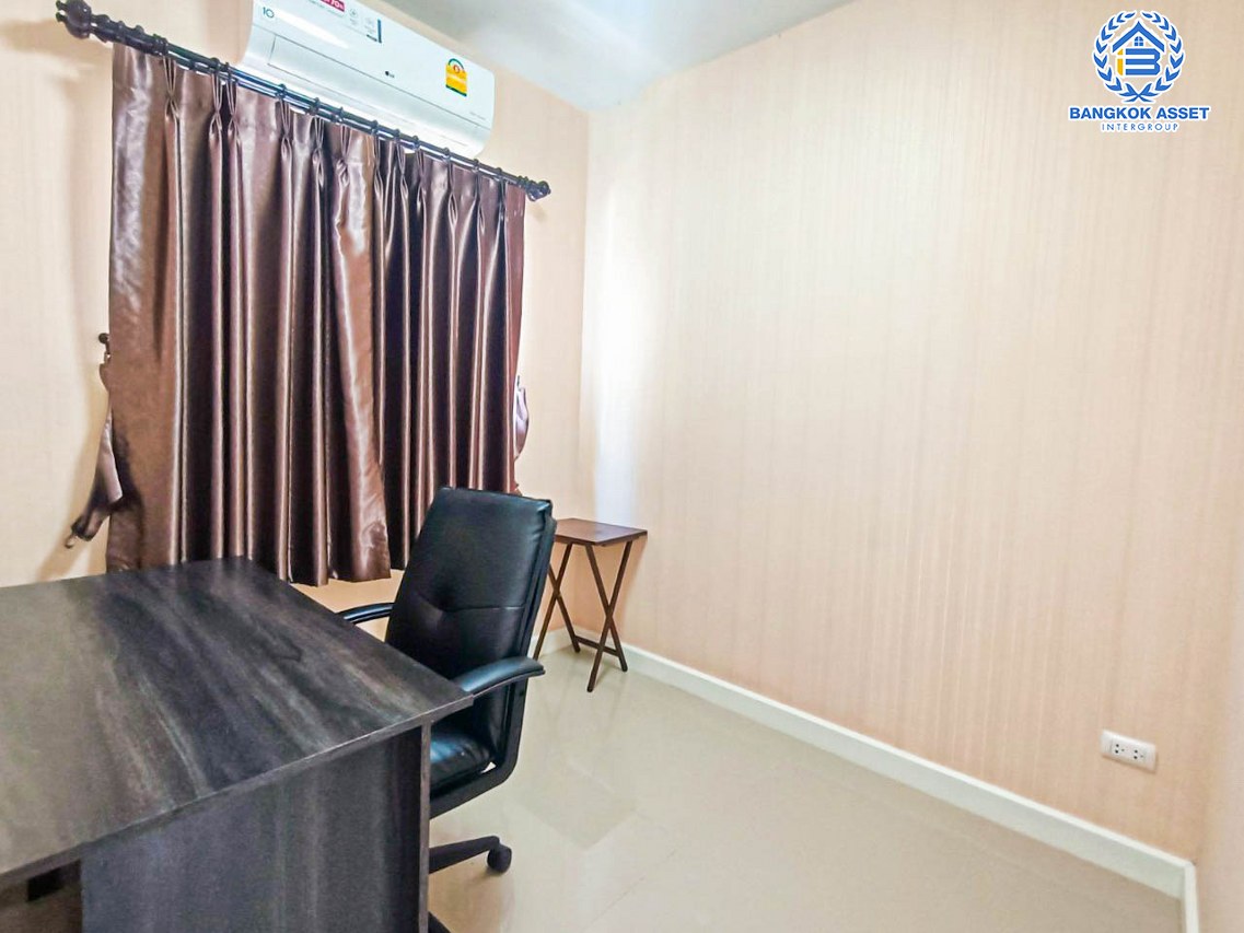 ทาวน์เฮ้าส์มือสองปทุมธานี โครงการ เจทาวน์ รังสิต-คลอง1 เนื้อที่เกือบ 18 ตร.ว. ฟังก์ชัน 4 ห้องนอน 2 ห้องน้ำ 1 ที่จอดรถ แถมฟรี! 4 เครื่องปรับอากาศ บนทำเลเข้า-ออกกรุงเทพฯ สะดวกสุดๆ เชื่อมต่อ ถนนรังสิต-นครนายก, ถนนพหลโยธิน ใกล้รถไฟฟ้าสายสีแดง "สถานีรังสิต" จองเลย!