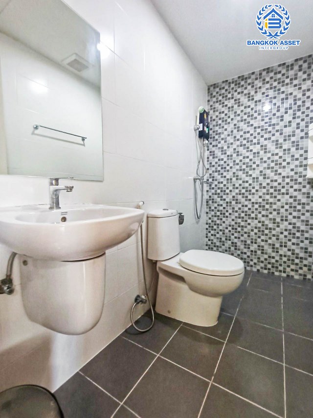 ทาวน์เฮ้าส์มือสองปทุมธานี โครงการ เจทาวน์ รังสิต-คลอง1 เนื้อที่เกือบ 18 ตร.ว. ฟังก์ชัน 4 ห้องนอน 2 ห้องน้ำ 1 ที่จอดรถ แถมฟรี! 4 เครื่องปรับอากาศ บนทำเลเข้า-ออกกรุงเทพฯ สะดวกสุดๆ เชื่อมต่อ ถนนรังสิต-นครนายก, ถนนพหลโยธิน ใกล้รถไฟฟ้าสายสีแดง "สถานีรังสิต" จองเลย!