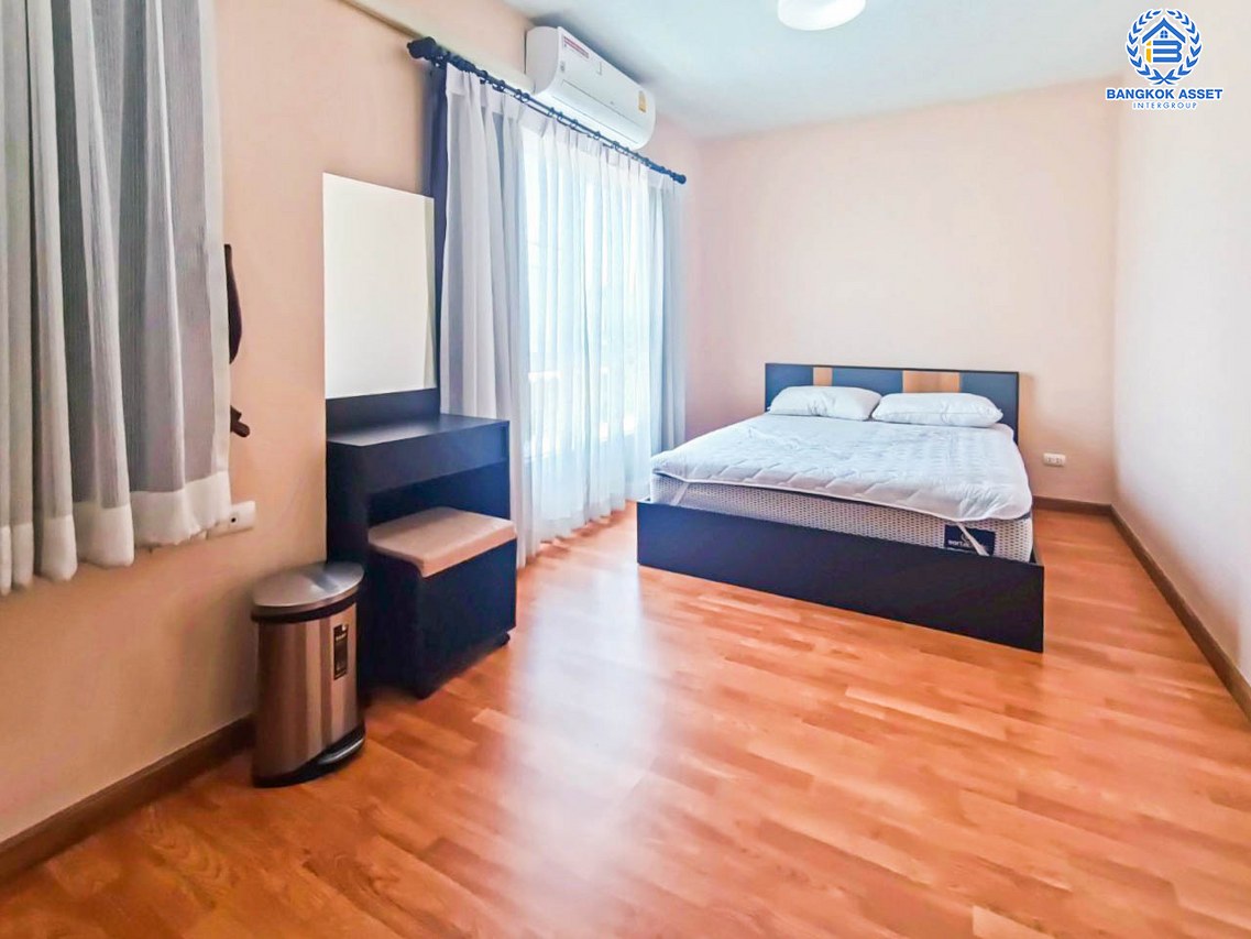 ทาวน์เฮ้าส์มือสองปทุมธานี โครงการ เจทาวน์ รังสิต-คลอง1 เนื้อที่เกือบ 18 ตร.ว. ฟังก์ชัน 4 ห้องนอน 2 ห้องน้ำ 1 ที่จอดรถ แถมฟรี! 4 เครื่องปรับอากาศ บนทำเลเข้า-ออกกรุงเทพฯ สะดวกสุดๆ เชื่อมต่อ ถนนรังสิต-นครนายก, ถนนพหลโยธิน ใกล้รถไฟฟ้าสายสีแดง "สถานีรังสิต" จองเลย!