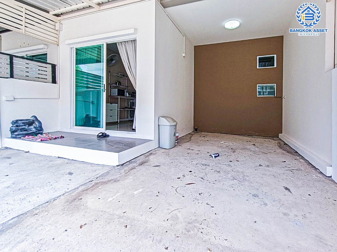 ทาวน์เฮ้าส์มือสองปทุมธานี โครงการ เจทาวน์ รังสิต-คลอง1 เนื้อที่เกือบ 18 ตร.ว. ฟังก์ชัน 4 ห้องนอน 2 ห้องน้ำ 1 ที่จอดรถ แถมฟรี! 4 เครื่องปรับอากาศ บนทำเลเข้า-ออกกรุงเทพฯ สะดวกสุดๆ เชื่อมต่อ ถนนรังสิต-นครนายก, ถนนพหลโยธิน ใกล้รถไฟฟ้าสายสีแดง "สถานีรังสิต" จองเลย!