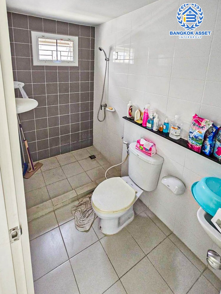 *****บ้านแฝดมือสอง โครงการ เดอะวิลเลจ กาญจนาภิเษก-ราชพฤกษ์2 เนื้อที่กว้าง 30 ตร.ว. ฟังก์ชัน 3 ห้องนอน 2 ห้องน้ำ 2 ที่จอดรถ มีพื้นที่กว้าง ภายในสภาพดีมาก ตกแต่งเรียบทันสมัย บนทำเลแห่งการเดินทาง เชื่อมต่อถนนชัยพฤกษ์, ถนนกาญจนาภิเษก, ถนนบ้านกล้วย-ไทรน้อย ใกล้รถไฟฟ้าสายสีม่วง "สถานีคลองบางไผ่"