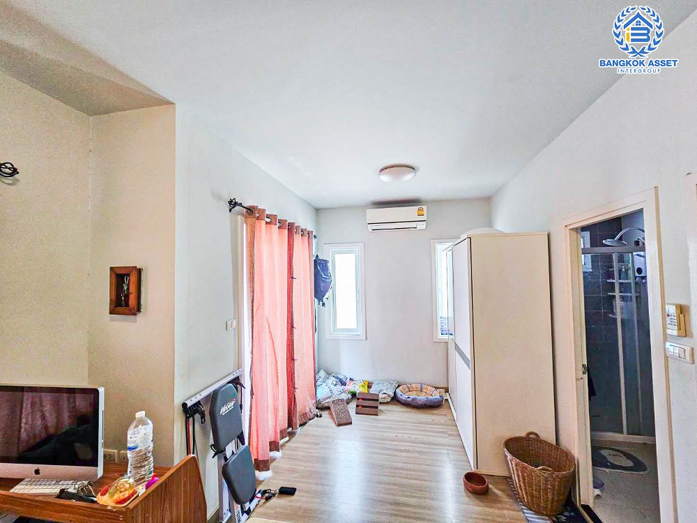 *****บ้านแฝดมือสอง โครงการ เดอะวิลเลจ กาญจนาภิเษก-ราชพฤกษ์2 เนื้อที่กว้าง 30 ตร.ว. ฟังก์ชัน 3 ห้องนอน 2 ห้องน้ำ 2 ที่จอดรถ มีพื้นที่กว้าง ภายในสภาพดีมาก ตกแต่งเรียบทันสมัย บนทำเลแห่งการเดินทาง เชื่อมต่อถนนชัยพฤกษ์, ถนนกาญจนาภิเษก, ถนนบ้านกล้วย-ไทรน้อย ใกล้รถไฟฟ้าสายสีม่วง "สถานีคลองบางไผ่"