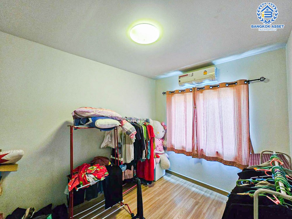 *****บ้านแฝดมือสอง โครงการ เดอะวิลเลจ กาญจนาภิเษก-ราชพฤกษ์2 เนื้อที่กว้าง 30 ตร.ว. ฟังก์ชัน 3 ห้องนอน 2 ห้องน้ำ 2 ที่จอดรถ มีพื้นที่กว้าง ภายในสภาพดีมาก ตกแต่งเรียบทันสมัย บนทำเลแห่งการเดินทาง เชื่อมต่อถนนชัยพฤกษ์, ถนนกาญจนาภิเษก, ถนนบ้านกล้วย-ไทรน้อย ใกล้รถไฟฟ้าสายสีม่วง "สถานีคลองบางไผ่"