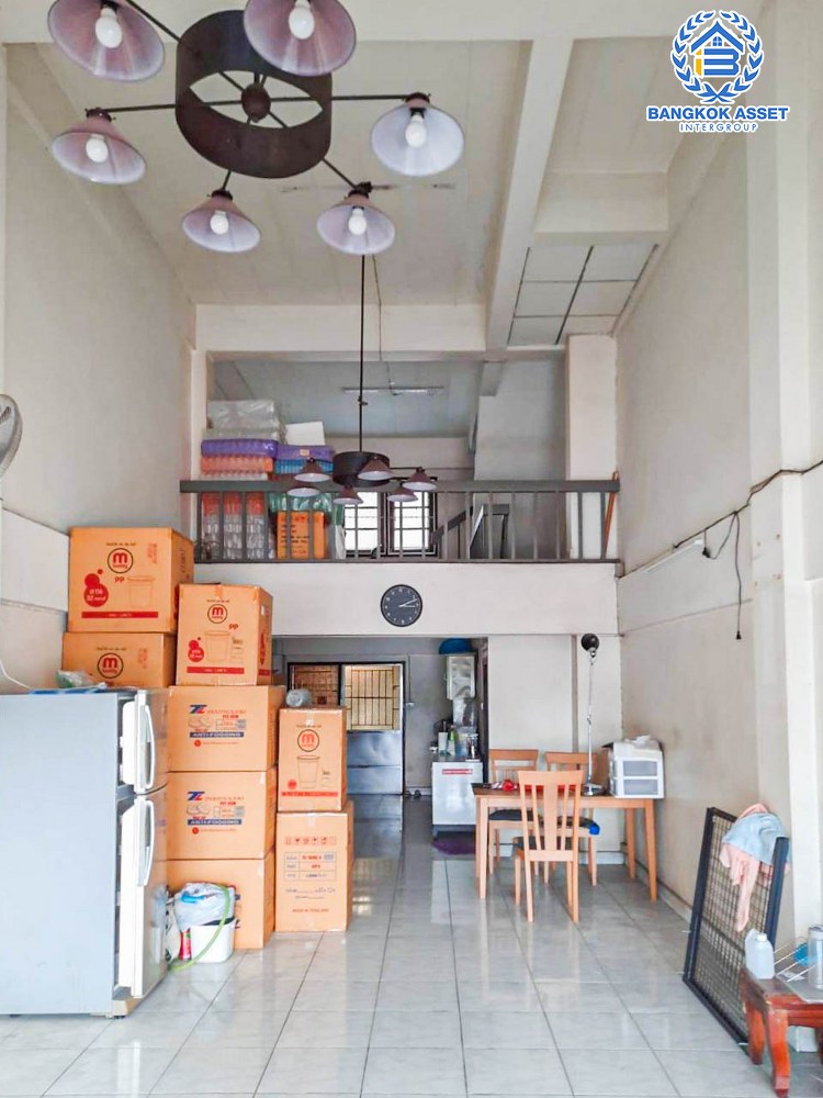 *****อาคารพาณิชย์มือสอง สูง 4 ชั้น สายทิพย์วิลล่า เพชรเกษม เนื้อที่ 17.60 ตร.ว ฟังก์ชัน 2 ห้องนอน 2 ห้องน้ำ 1 ที่จอดรถ บนทำเลศักยภาพ เหมาะกับการทำธุรกิจ ติดถนนเลียบคลองภาษีเจริญฝั่งใต้ เหมาะสมกับทุกครอบครัว ใกล้รถไฟฟ้าสายสีน้ำเงิน "สถานีหลักสอง" และจุดขึ้นทางด่วน "พระราม2"