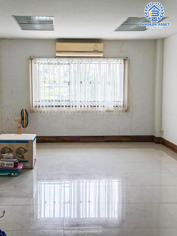 *****อาคารพาณิชย์มือสอง สูง 4 ชั้น สายทิพย์วิลล่า เพชรเกษม เนื้อที่ 17.60 ตร.ว ฟังก์ชัน 2 ห้องนอน 2 ห้องน้ำ 1 ที่จอดรถ บนทำเลศักยภาพ เหมาะกับการทำธุรกิจ ติดถนนเลียบคลองภาษีเจริญฝั่งใต้ เหมาะสมกับทุกครอบครัว ใกล้รถไฟฟ้าสายสีน้ำเงิน "สถานีหลักสอง" และจุดขึ้นทางด่วน "พระราม2"