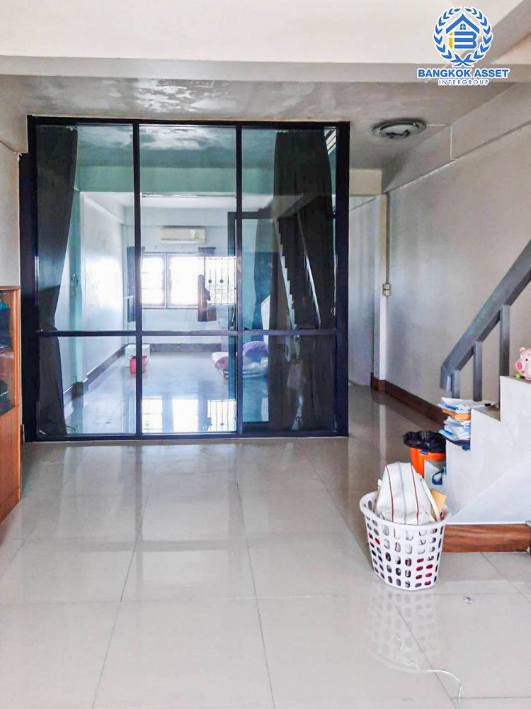 *****อาคารพาณิชย์มือสอง สูง 4 ชั้น สายทิพย์วิลล่า เพชรเกษม เนื้อที่ 17.60 ตร.ว ฟังก์ชัน 2 ห้องนอน 2 ห้องน้ำ 1 ที่จอดรถ บนทำเลศักยภาพ เหมาะกับการทำธุรกิจ ติดถนนเลียบคลองภาษีเจริญฝั่งใต้ เหมาะสมกับทุกครอบครัว ใกล้รถไฟฟ้าสายสีน้ำเงิน "สถานีหลักสอง" และจุดขึ้นทางด่วน "พระราม2"