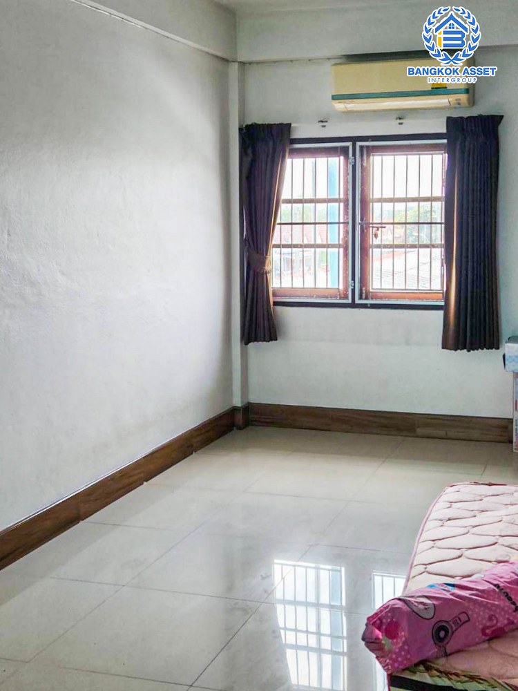 *****อาคารพาณิชย์มือสอง สูง 4 ชั้น สายทิพย์วิลล่า เพชรเกษม เนื้อที่ 17.60 ตร.ว ฟังก์ชัน 2 ห้องนอน 2 ห้องน้ำ 1 ที่จอดรถ บนทำเลศักยภาพ เหมาะกับการทำธุรกิจ ติดถนนเลียบคลองภาษีเจริญฝั่งใต้ เหมาะสมกับทุกครอบครัว ใกล้รถไฟฟ้าสายสีน้ำเงิน "สถานีหลักสอง" และจุดขึ้นทางด่วน "พระราม2"