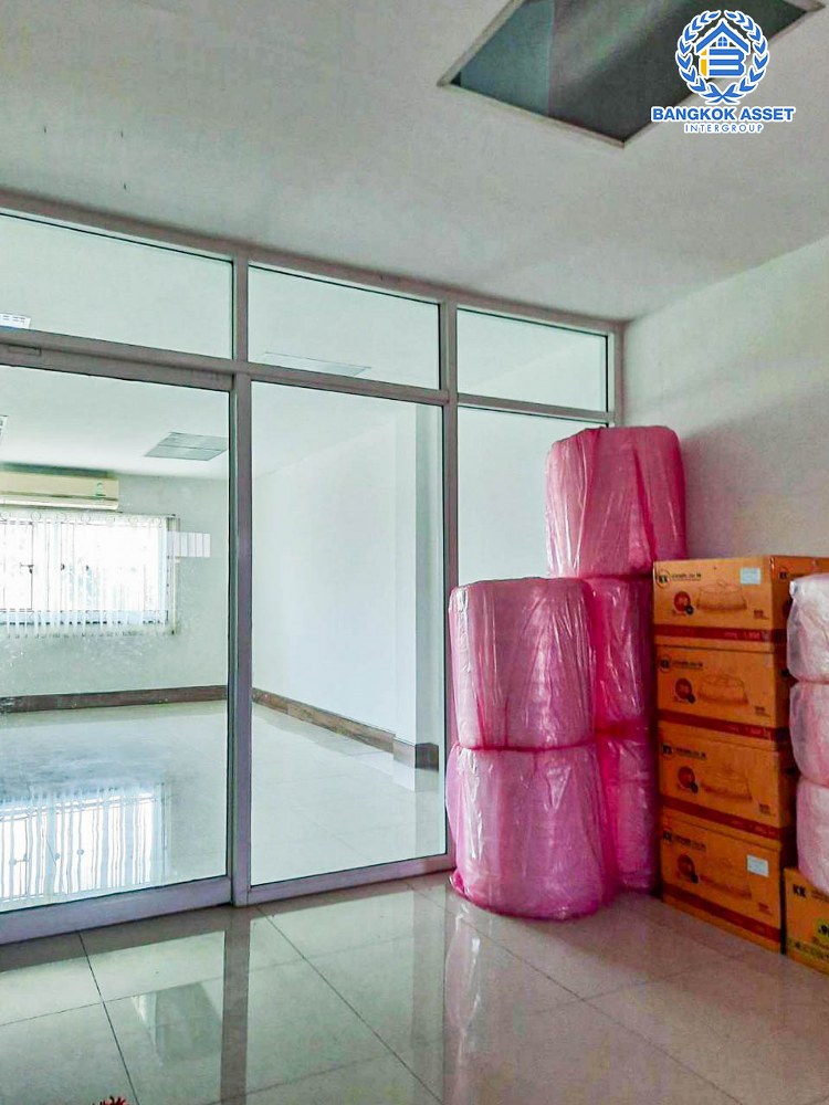 *****อาคารพาณิชย์มือสอง สูง 4 ชั้น สายทิพย์วิลล่า เพชรเกษม เนื้อที่ 17.60 ตร.ว ฟังก์ชัน 2 ห้องนอน 2 ห้องน้ำ 1 ที่จอดรถ บนทำเลศักยภาพ เหมาะกับการทำธุรกิจ ติดถนนเลียบคลองภาษีเจริญฝั่งใต้ เหมาะสมกับทุกครอบครัว ใกล้รถไฟฟ้าสายสีน้ำเงิน "สถานีหลักสอง" และจุดขึ้นทางด่วน "พระราม2"