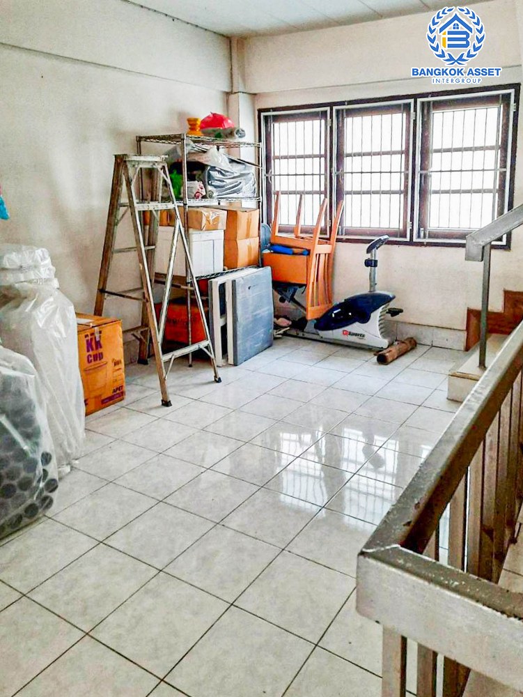 *****อาคารพาณิชย์มือสอง สูง 4 ชั้น สายทิพย์วิลล่า เพชรเกษม เนื้อที่ 17.60 ตร.ว ฟังก์ชัน 2 ห้องนอน 2 ห้องน้ำ 1 ที่จอดรถ บนทำเลศักยภาพ เหมาะกับการทำธุรกิจ ติดถนนเลียบคลองภาษีเจริญฝั่งใต้ เหมาะสมกับทุกครอบครัว ใกล้รถไฟฟ้าสายสีน้ำเงิน "สถานีหลักสอง" และจุดขึ้นทางด่วน "พระราม2"