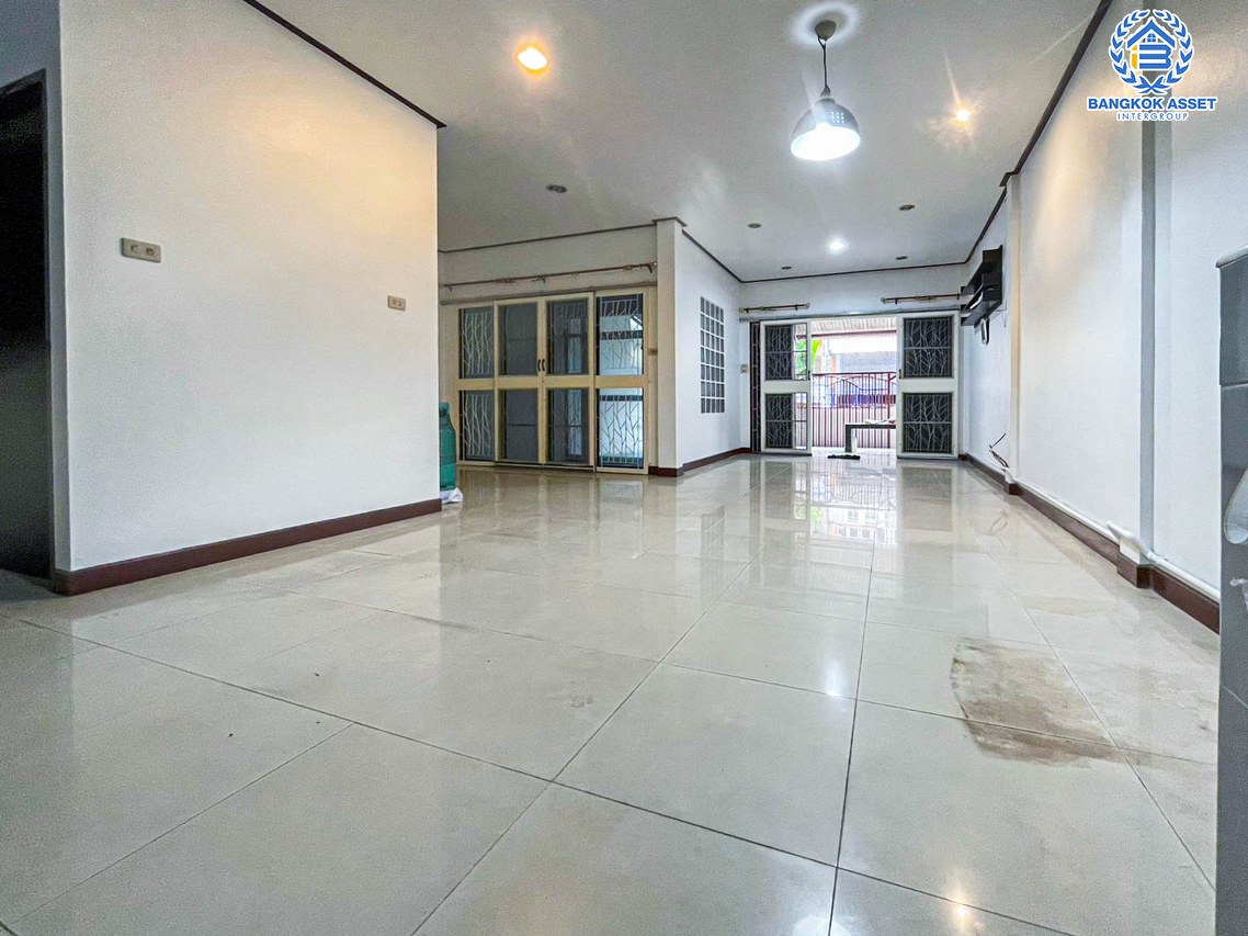 *****ทาวน์เฮ้าส์มือสองนนทบุรี หมู่บ้าน บิวตี้เฮาส์3 ราชพฤกษ์ เนื้อที่กว้าง 23.3 ตร.ว. ฟังก์ชัน 3 ห้องนอน 2 ห้องน้ำ 1 ที่จอดรถ บ้านพร้อมอยู่ แถมฟรี! 3 เครื่องปรับอากาศ บนทำเลเชื่อมต่อ ถนนราชพฤกษ์, ถนนบางกรวย-จงถนอม, ถนนนครอินทร์, ถนนรัตนาธิเบศร์ ใกล้ทางด่วน "ศรีรัช"