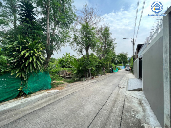 *****ที่ดินเปล่าทำเลนนทบุรี ใกล้เซ็นทรัล รัตนาธิเบศร์ ที่ดินเปล่า ซอยหลักทอง8/2 รัตนาธิเบศร์ เนื้อที่ขนาด 49 ตร.ว. (หน้ากว้าง 15 เมตร) เชื่อมต่อ ถนนรัตนาธิเบศร์ สร้างเป็นที่อยู่อาศัยก็ดี หรือจะลงทุนก็คุ้ม! เดินทางสะดวกสุดๆ ใกล้รถไฟฟ้าสายสีม่วง "สถานีแยกนนทบุรี 1" เพียง 10 นาทีเท่านั้น!!