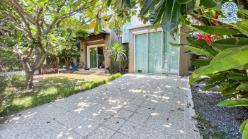 *****บ้านเดี่ยวมือสอง โครงการ พฤกษาวิลเลจ5 กาญจนาภิเษก หลังมุม เนื้อที่ 50.50 ตร.ว. ฟังก์ชัน 4 ห้องนอน 2 ห้องน้ำ 1 ที่จอดรถ ภายในสภาพดีมากรอบบ้านกว้างขวาง บนทำเลดี เชื่อมต่อถนนกาญจนาภิเษก ซอยคลองถนน ใกล้โครงการรถไฟฟ้าสายสีม่วง "สถานีคลองบางไผ่" และจุดขึ้นทางด่วน "กาญจนาภิเษก"