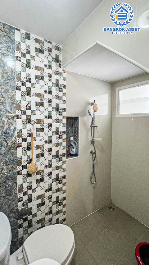 *****ทาวน์เฮ้าส์มือสองนนทบุรี โครงการ โกลเด้นทาวน์ วงศ์สว่าง-แคราย เนื้อที่ 17.6 ตร.ว. ฟังก์ชัน 3 ห้องนอน 2 ห้องน้ำ 1 ที่จอดรถ แถมฟรี! เครื่องปรับอากาศ, เครื่องทำน้ำอุ่น บนทำเลเดินทางสะดวก เชื่อมต่อถนนรัตนาธิเบศร์, ถนนติวานนท์, ถนนเลี่ยงเมืองนนทบุรี ใกล้ทางด่วน "งามวงศ์วาน" และรถไฟฟ้าสายสีม่วง "สถานีแยกนนทบุรี1"