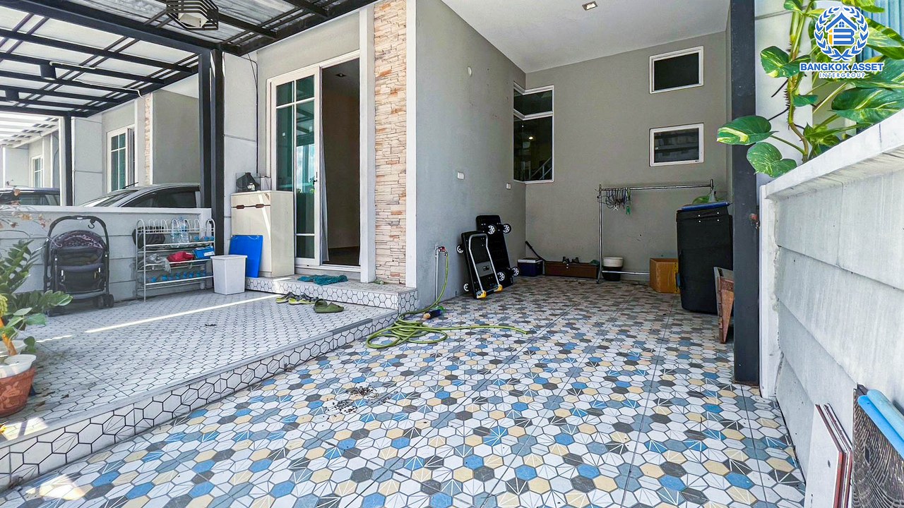 *****ทาวน์เฮ้าส์มือสองนนทบุรี โครงการ โกลเด้นทาวน์ วงศ์สว่าง-แคราย เนื้อที่ 17.6 ตร.ว. ฟังก์ชัน 3 ห้องนอน 2 ห้องน้ำ 1 ที่จอดรถ แถมฟรี! เครื่องปรับอากาศ, เครื่องทำน้ำอุ่น บนทำเลเดินทางสะดวก เชื่อมต่อถนนรัตนาธิเบศร์, ถนนติวานนท์, ถนนเลี่ยงเมืองนนทบุรี ใกล้ทางด่วน "งามวงศ์วาน" และรถไฟฟ้าสายสีม่วง "สถานีแยกนนทบุรี1"