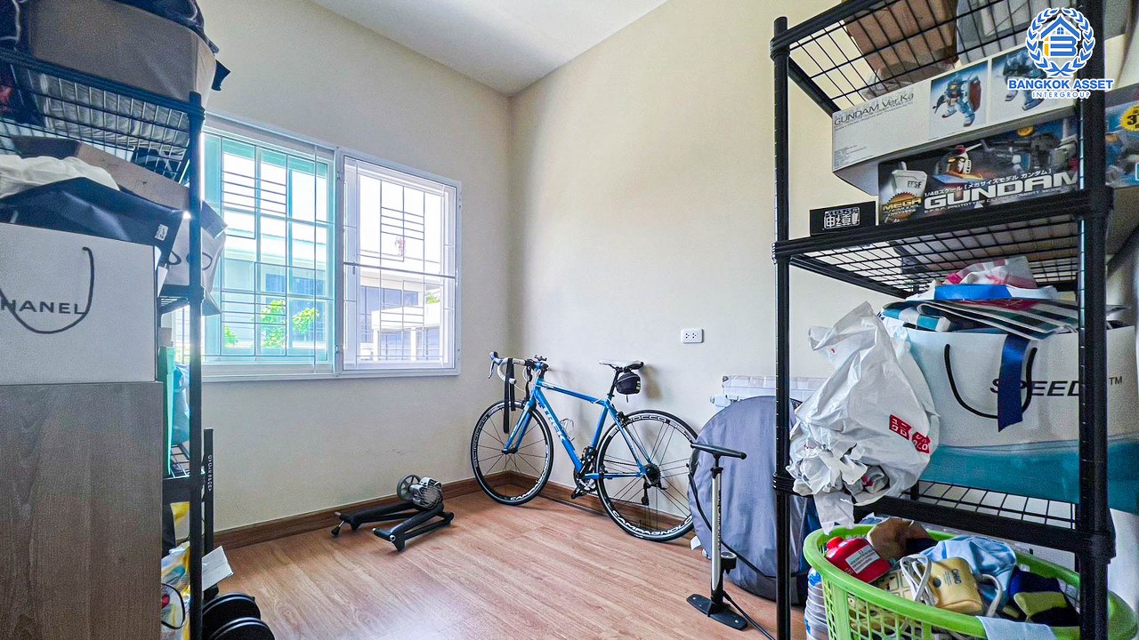 *****ทาวน์เฮ้าส์มือสองนนทบุรี โครงการ โกลเด้นทาวน์ วงศ์สว่าง-แคราย เนื้อที่ 17.6 ตร.ว. ฟังก์ชัน 3 ห้องนอน 2 ห้องน้ำ 1 ที่จอดรถ แถมฟรี! เครื่องปรับอากาศ, เครื่องทำน้ำอุ่น บนทำเลเดินทางสะดวก เชื่อมต่อถนนรัตนาธิเบศร์, ถนนติวานนท์, ถนนเลี่ยงเมืองนนทบุรี ใกล้ทางด่วน "งามวงศ์วาน" และรถไฟฟ้าสายสีม่วง "สถานีแยกนนทบุรี1"