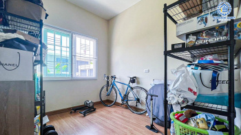 *****ทาวน์เฮ้าส์มือสองนนทบุรี โครงการ โกลเด้นทาวน์ วงศ์สว่าง-แคราย เนื้อที่ 17.6 ตร.ว. ฟังก์ชัน 3 ห้องนอน 2 ห้องน้ำ 1 ที่จอดรถ แถมฟรี! เครื่องปรับอากาศ, เครื่องทำน้ำอุ่น บนทำเลเดินทางสะดวก เชื่อมต่อถนนรัตนาธิเบศร์, ถนนติวานนท์, ถนนเลี่ยงเมืองนนทบุรี ใกล้ทางด่วน "งามวงศ์วาน" และรถไฟฟ้าสายสีม่วง "สถานีแยกนนทบุรี1"