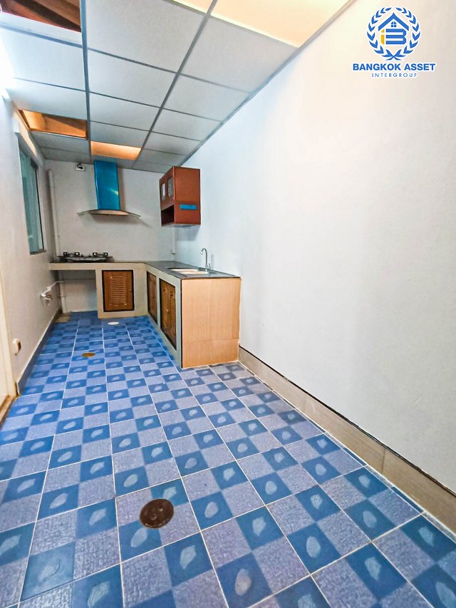 ทาวน์เฮ้าส์มือสองนนทบุรี โครงการ พฤกษาวิลล์11 นครอินทร์ เนื้อที่ 18 ตร.ว. ฟังก์ชัน 3 ห้องนอน 2 ห้องน้ำ 1 ที่จอดรถ รีโนเวทใหม่ทั้งหลัง แถมฟรี! 3 เครื่องปรับอากาศ 1 เครื่องทำน้ำอุ่น บนทำเลแห่งการเดินทาง ใกล้รถไฟฟ้าสายสีม่วง "สถานีแยกติวานนท์" และจุดขึ้นทางด่วน "พระราม 7"...