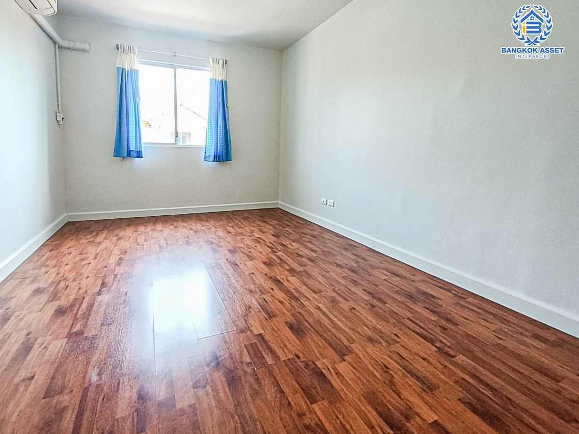 ทาวน์เฮ้าส์มือสองนนทบุรี โครงการ พฤกษาวิลล์11 นครอินทร์ เนื้อที่ 18 ตร.ว. ฟังก์ชัน 3 ห้องนอน 2 ห้องน้ำ 1 ที่จอดรถ รีโนเวทใหม่ทั้งหลัง แถมฟรี! 3 เครื่องปรับอากาศ 1 เครื่องทำน้ำอุ่น บนทำเลแห่งการเดินทาง ใกล้รถไฟฟ้าสายสีม่วง "สถานีแยกติวานนท์" และจุดขึ้นทางด่วน "พระราม 7"...