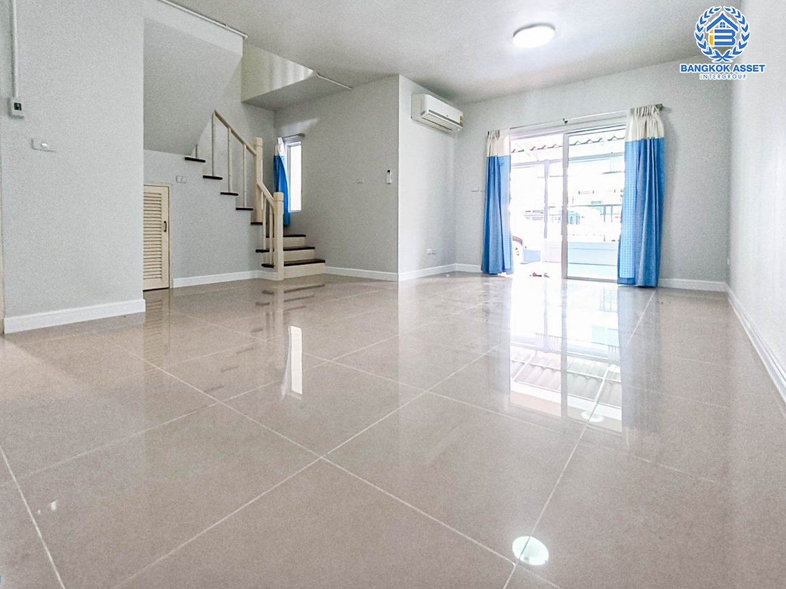 ทาวน์เฮ้าส์มือสองนนทบุรี โครงการ พฤกษาวิลล์11 นครอินทร์ เนื้อที่ 18 ตร.ว. ฟังก์ชัน 3 ห้องนอน 2 ห้องน้ำ 1 ที่จอดรถ รีโนเวทใหม่ทั้งหลัง แถมฟรี! 3 เครื่องปรับอากาศ 1 เครื่องทำน้ำอุ่น บนทำเลแห่งการเดินทาง ใกล้รถไฟฟ้าสายสีม่วง "สถานีแยกติวานนท์" และจุดขึ้นทางด่วน "พระราม 7"...