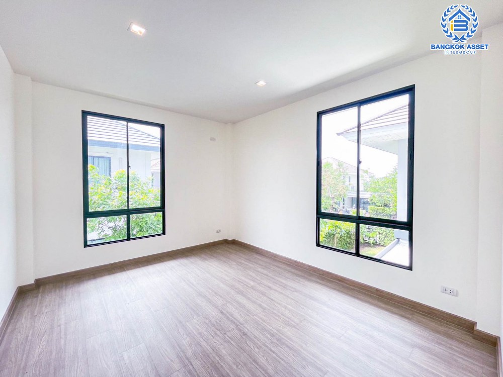 *****บ้านเดี่ยวมือสอง โครงการ สัมมากร ชัยพฤกษ์-แจ้งวัฒนะ เนื้อที่ 57.90 ตร.ว. ฟังก์ชัน 3 ห้องนอน 3 ห้องน้ำ 2 ที่จอดรถ บ้านใหม่ไม่เคยเข้าอยู่ ภายในสภาพดีเยี่ยม โครงการตั้งบนทำเลเดินทางสะดวก เชื่อมต่อถนนชัยพฤกษ์ ใกล้รถไฟฟ้าสายสีชมพู "สถานีปากเกร็ด"  และจุดขึ้นทางด่วน "แจ้งวัฒนะ"