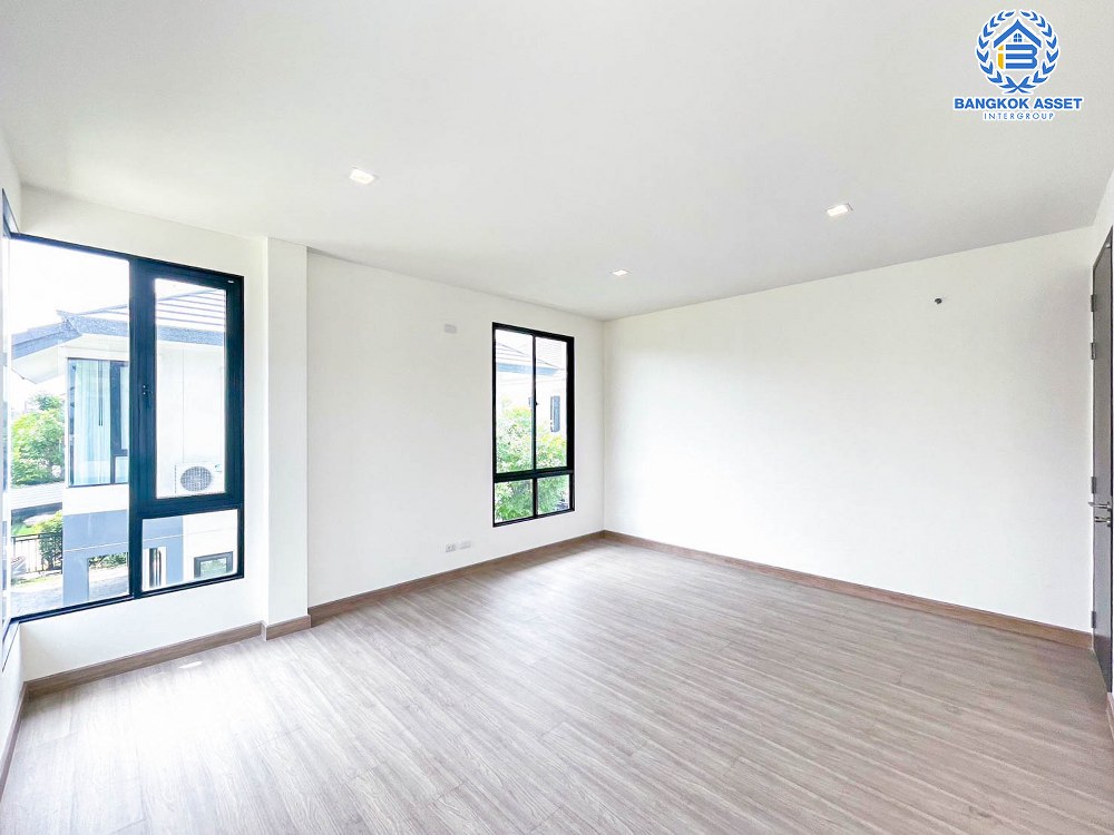 *****บ้านเดี่ยวมือสอง โครงการ สัมมากร ชัยพฤกษ์-แจ้งวัฒนะ เนื้อที่ 57.90 ตร.ว. ฟังก์ชัน 3 ห้องนอน 3 ห้องน้ำ 2 ที่จอดรถ บ้านใหม่ไม่เคยเข้าอยู่ ภายในสภาพดีเยี่ยม โครงการตั้งบนทำเลเดินทางสะดวก เชื่อมต่อถนนชัยพฤกษ์ ใกล้รถไฟฟ้าสายสีชมพู "สถานีปากเกร็ด"  และจุดขึ้นทางด่วน "แจ้งวัฒนะ"