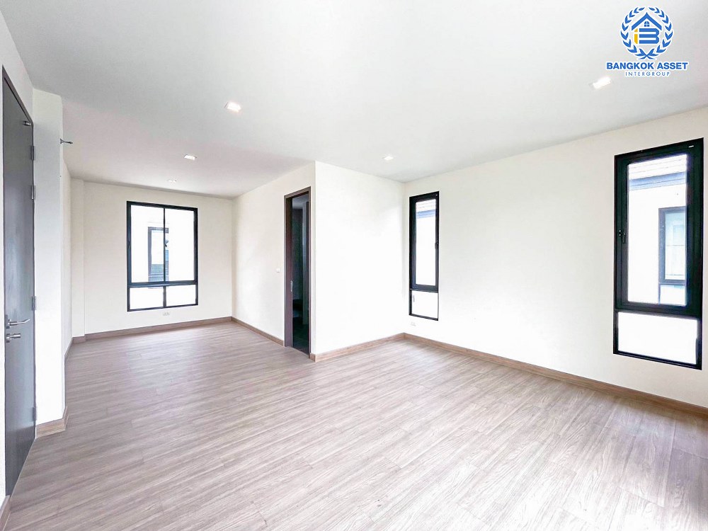 *****บ้านเดี่ยวมือสอง โครงการ สัมมากร ชัยพฤกษ์-แจ้งวัฒนะ เนื้อที่ 57.90 ตร.ว. ฟังก์ชัน 3 ห้องนอน 3 ห้องน้ำ 2 ที่จอดรถ บ้านใหม่ไม่เคยเข้าอยู่ ภายในสภาพดีเยี่ยม โครงการตั้งบนทำเลเดินทางสะดวก เชื่อมต่อถนนชัยพฤกษ์ ใกล้รถไฟฟ้าสายสีชมพู "สถานีปากเกร็ด"  และจุดขึ้นทางด่วน "แจ้งวัฒนะ"